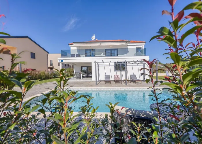 Villa Victoria *